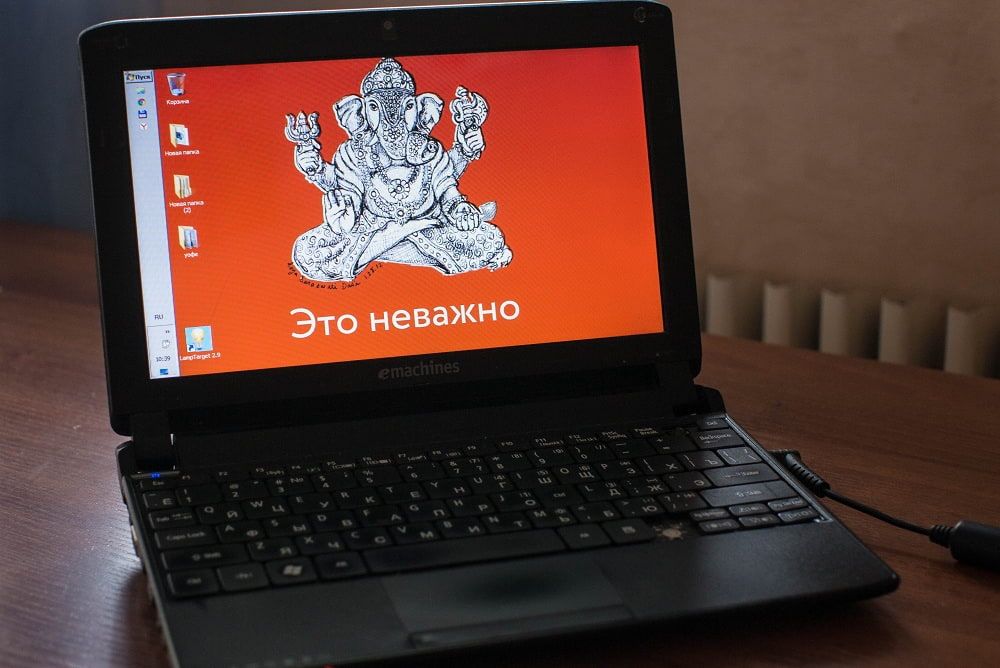Ноутбук за которым Слюсарев работал с 2012 года