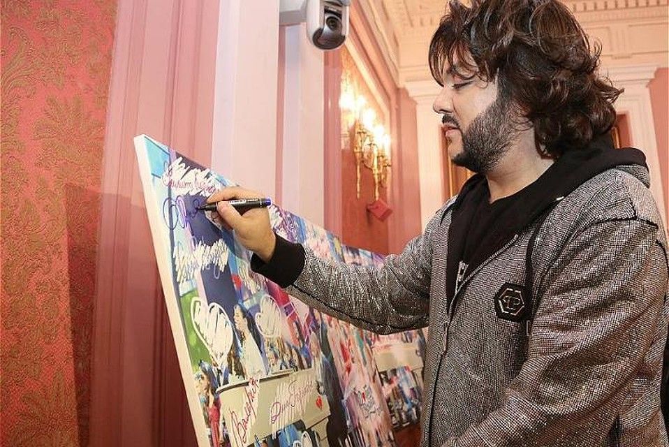 В 2018 году на аукционе в Казани картину с автографом Киркорова продали за 50 тысяч рублей